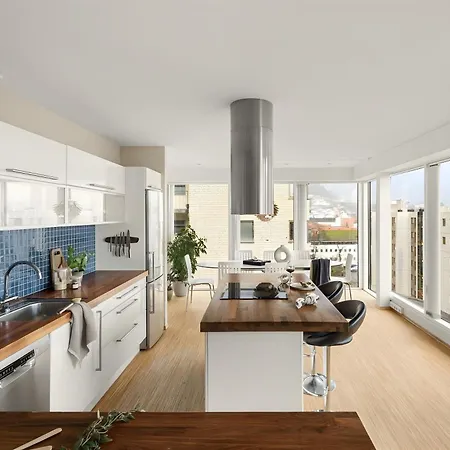 Top-floor With Balcony And Sea View Bergen