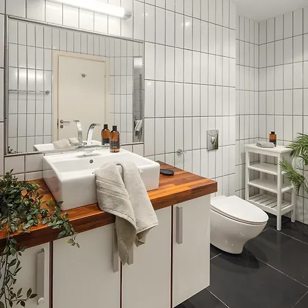 Top-floor With Balcony And Sea View Apartman *