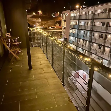 Top-floor With Balcony And Sea View * ברגן