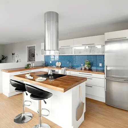 Leilighet Top-floor With Balcony And Sea View