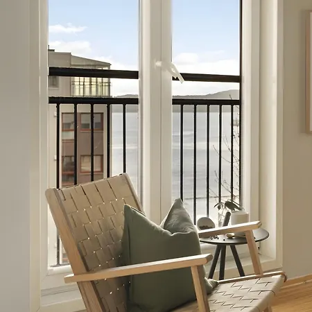 Leilighet Top-floor With Balcony And Sea View