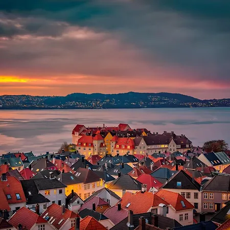 Leilighet Top-floor With Balcony And Sea View Bergen